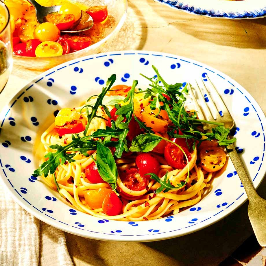Speedy No Cook Heirloom Tomato Linguine with Rocket